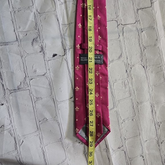 Fox & Chave Historic Royal Palaces Magenta Silk Neck Tie - Picture 4 of 8